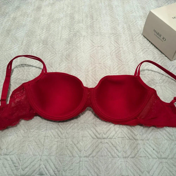 Red Bra with Lace  Detailing, Marie Jo, E32 - Picture 2 of 5